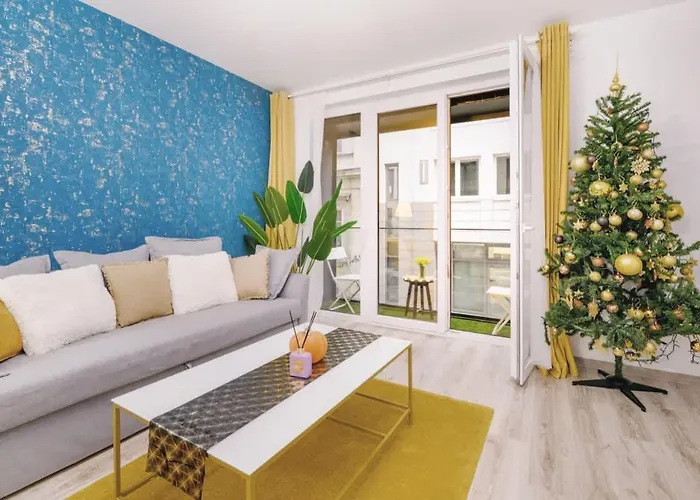 A101 - Liberty Bridge Projection Home With Free Parking